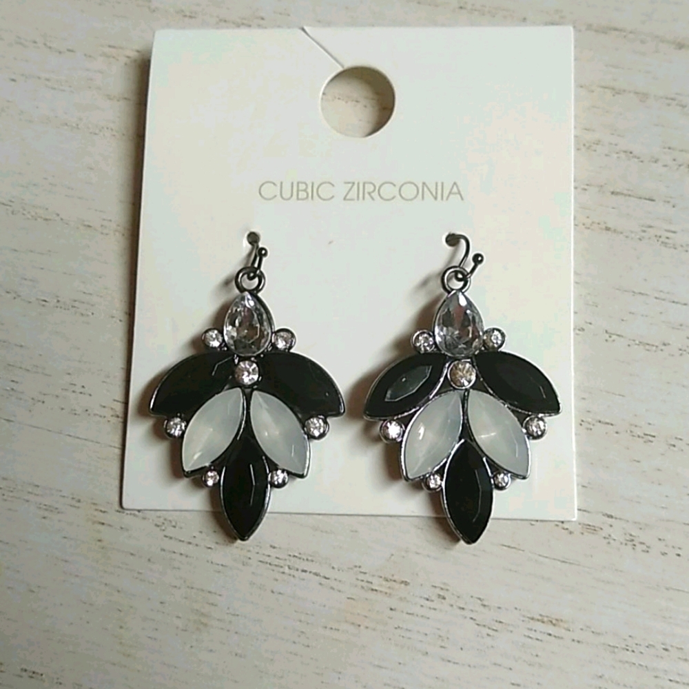 😻 3 For $15 Black Opal & Bling Dangle Earrings